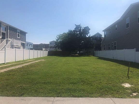2nd image of 320 E 16th Ave