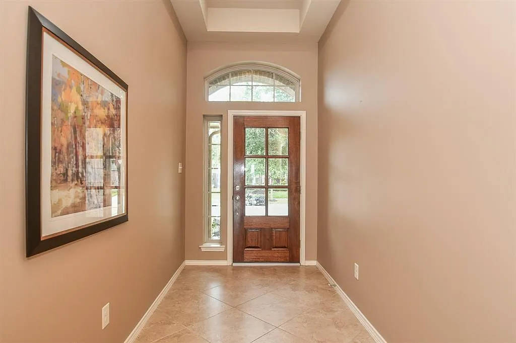 3 bed, 2.0 bath, 2126 sqft, $2,400 — Photo 4