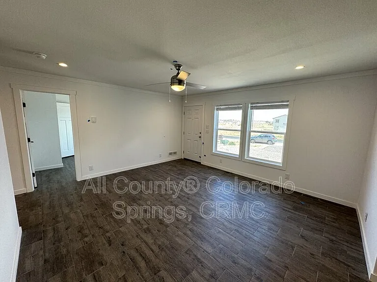 690 E Hahns Peak Ave — Photo 7