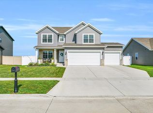 1216 Ledgestone Dr, Normal, IL 61761