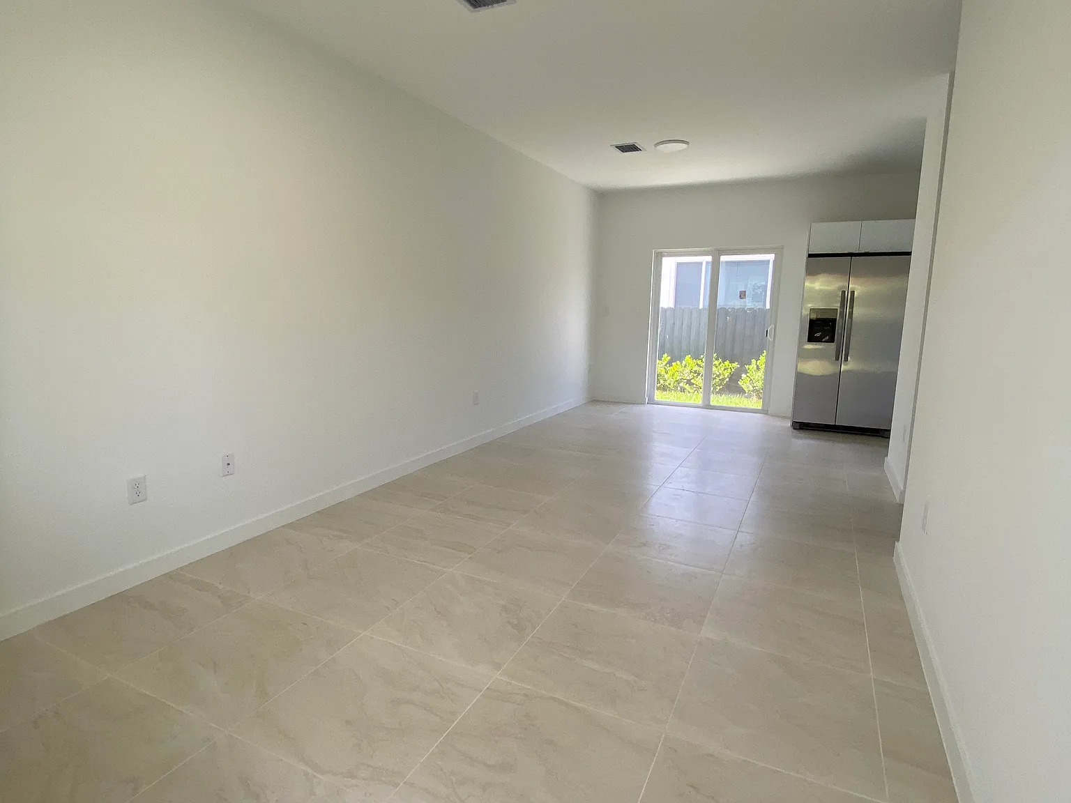 3 bed, 1250 sqft, $2,500 — Photo 4
