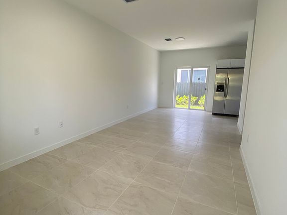 4th image of 855 SW 1st St #855