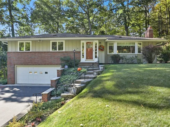41 Burrows Hills Dr, Rochester, NY 14625