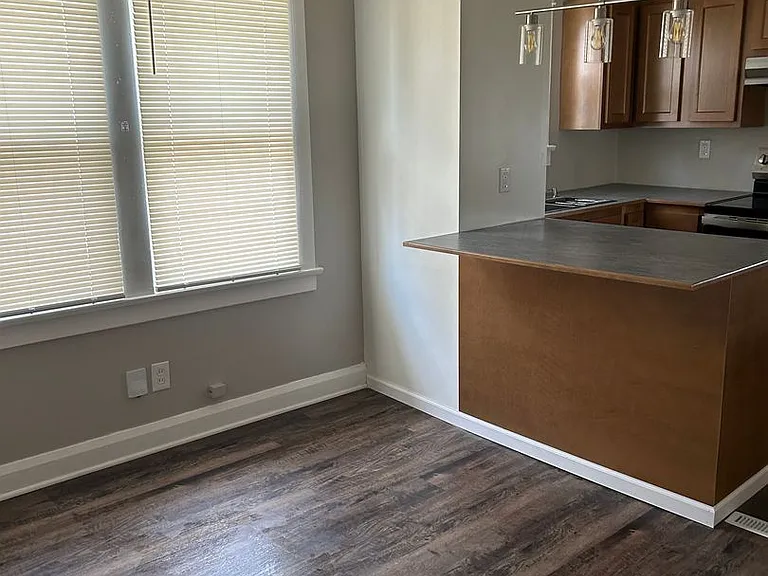 211 Carnegie Ave — Photo 6