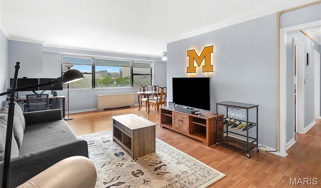 4466 W Pine Blvd — Photo 1