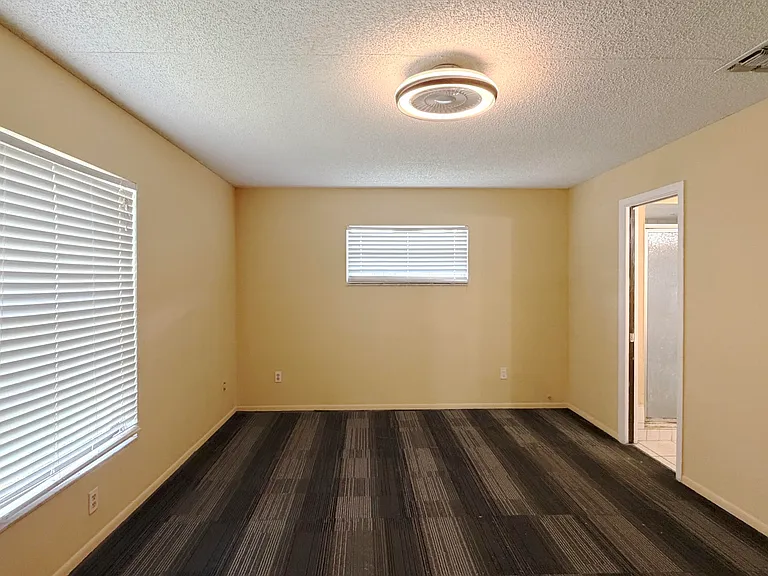 889 Hendry Dr — Photo 7