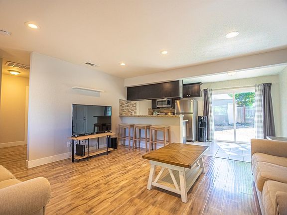 5th image of 8059 Glen Valley Cir