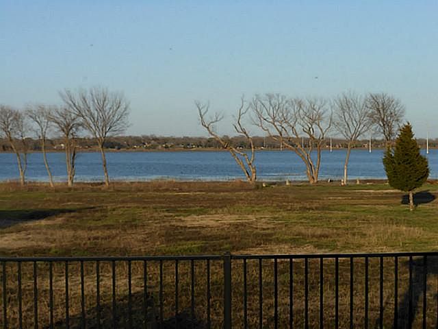 1st image of 1217 Lakebreeze Dr
