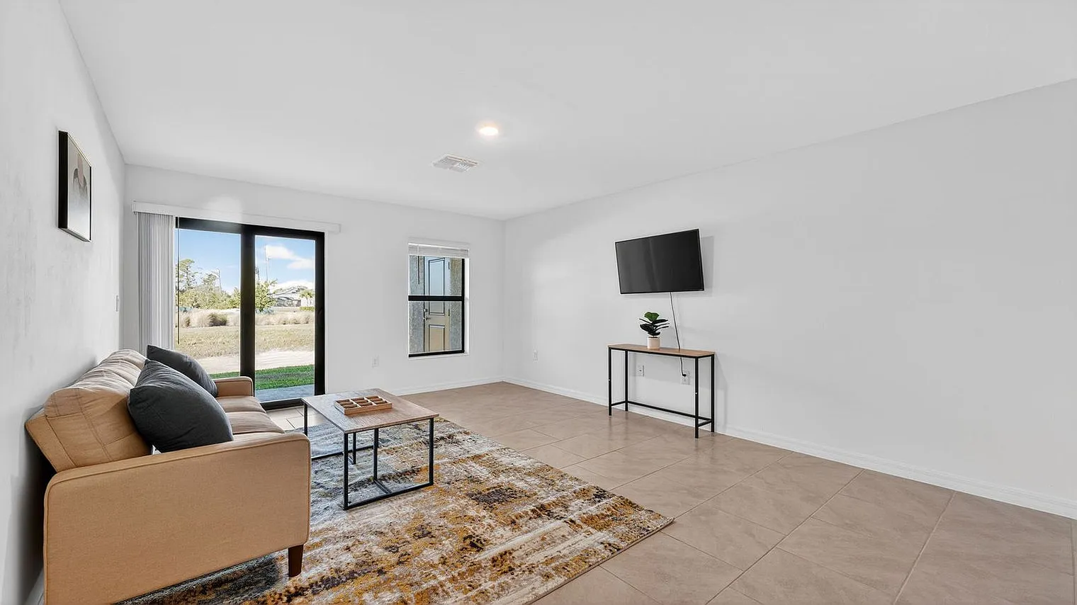 2 bed, 2.5 bath, 13906 sqft, $2,074 — Photo 2