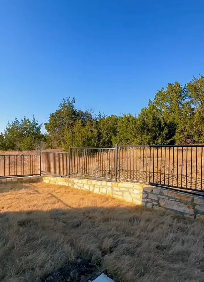 Wentworth Dr, Austin — Photo 3