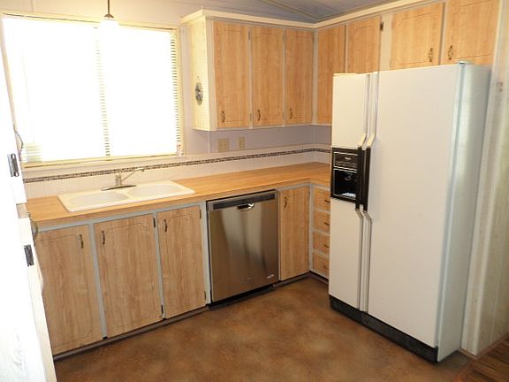 3rd image of 1260 Lakeside Dr