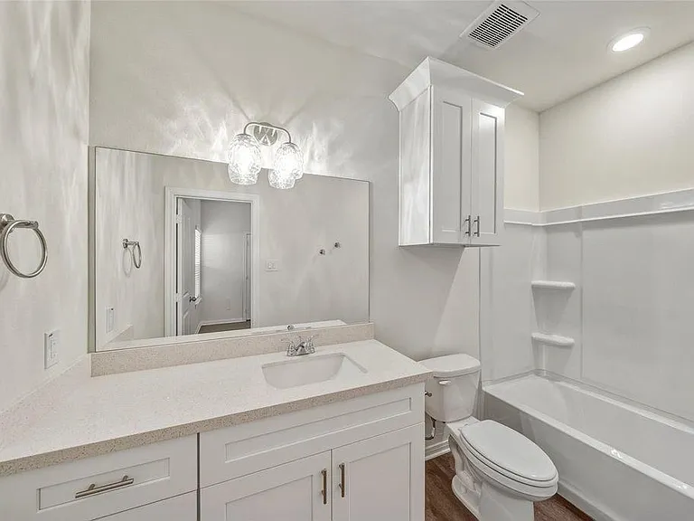 706 W Dallas — Photo 27