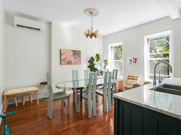 252 Jackson Street image 7 of 15