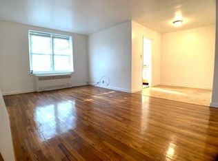 19108 Station Rd APT 1A, Flushing, NY 11358