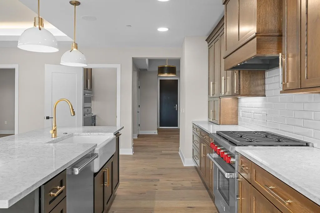 3 bed, 3.0 bath, 3095 sqft, $10,059 — Photo 4