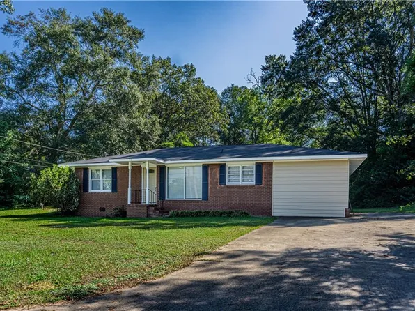 71 McMurrian Rd, Phenix City, AL 36869