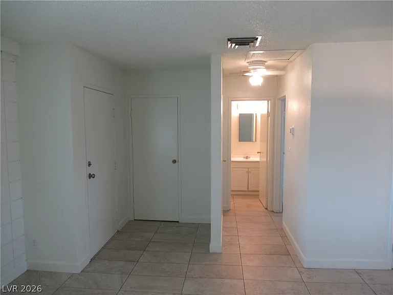 357 E Van Wagenen St #0 — Photo 8
