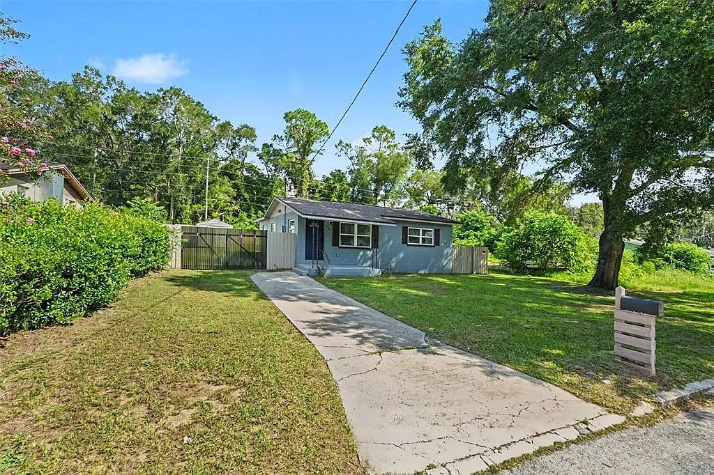 3 bed, 2.0 bath, 1100 sqft, $1,800 — Photo 4