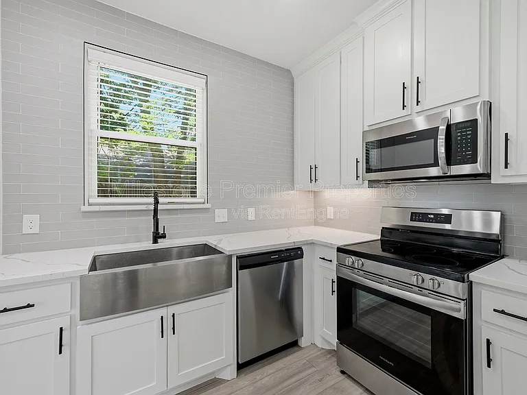 931 W Collins St — Photo 10