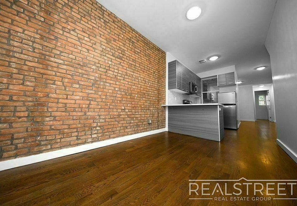 1st image of 890 Jefferson Ave APT 1L