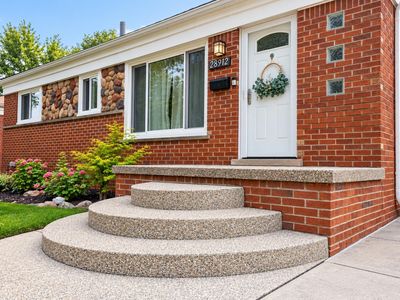 28912 Joan St, Saint Clair Shores, MI, 48081