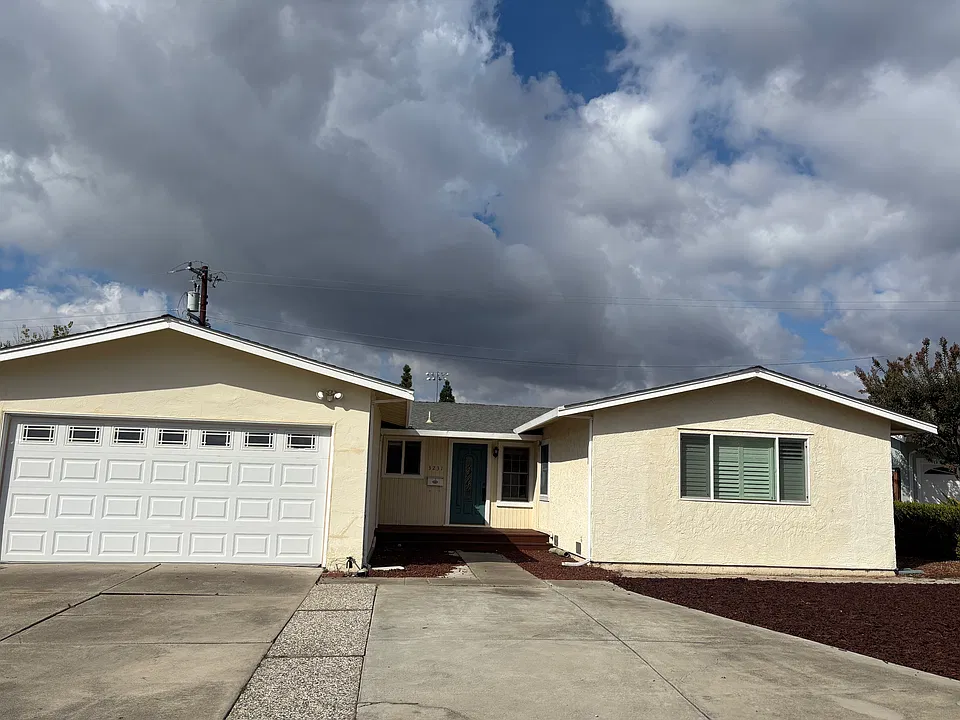3231 Vesuvius Ln
