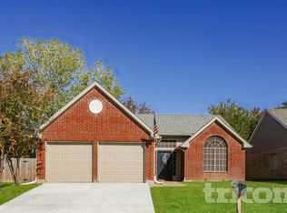 10224 Long Rifle Dr, Fort Worth, TX 76108