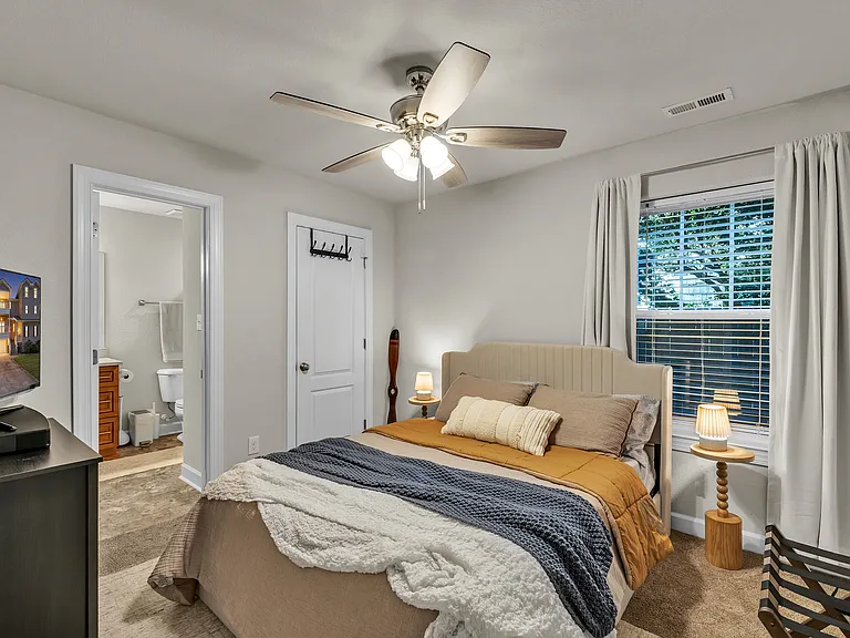2226 E Berrie Cir — Photo 30