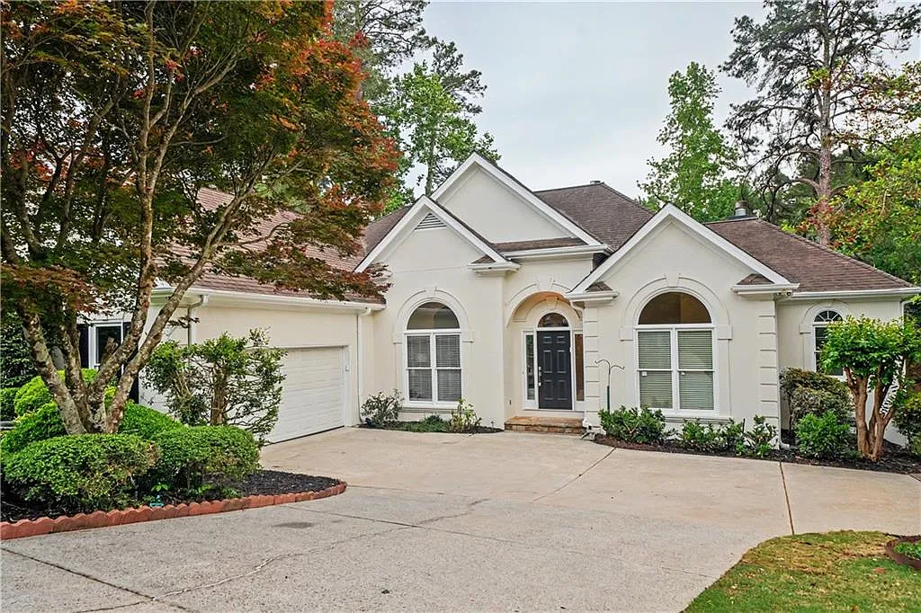 5 bed, 4.0 bath, 4700 sqft, $4,950 — Photo 1