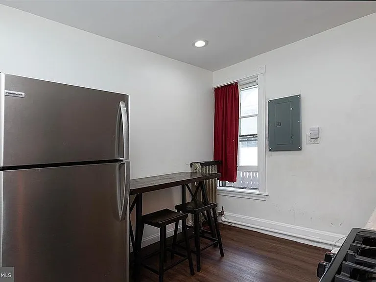 1342 State St #2R — Photo 15