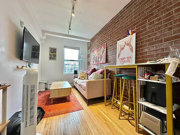 3rd image of 368 W 46th St APT 5F