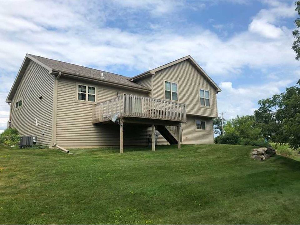 2nd image of 921 Blue Mounds St