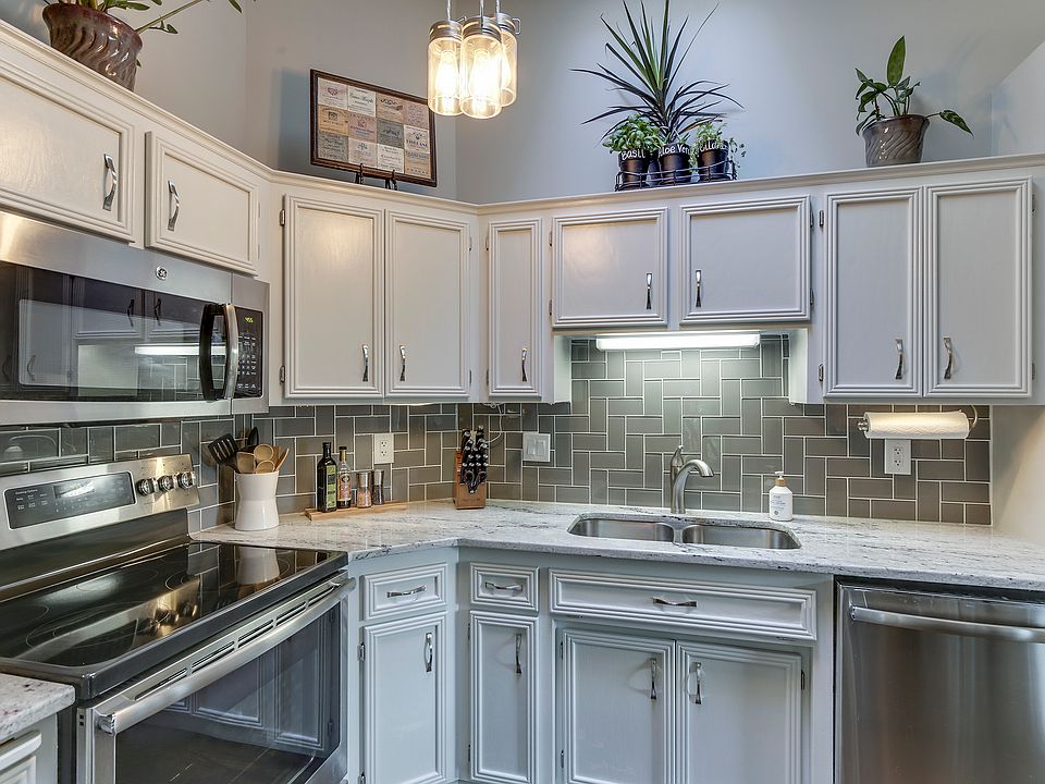 1st image of 15724 Maple Island Ct