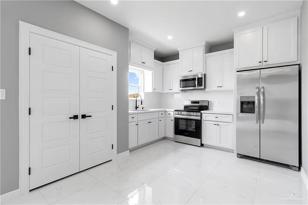 2 bed, 2.0 bath, 3789 sqft, $1,050 — Photo 4