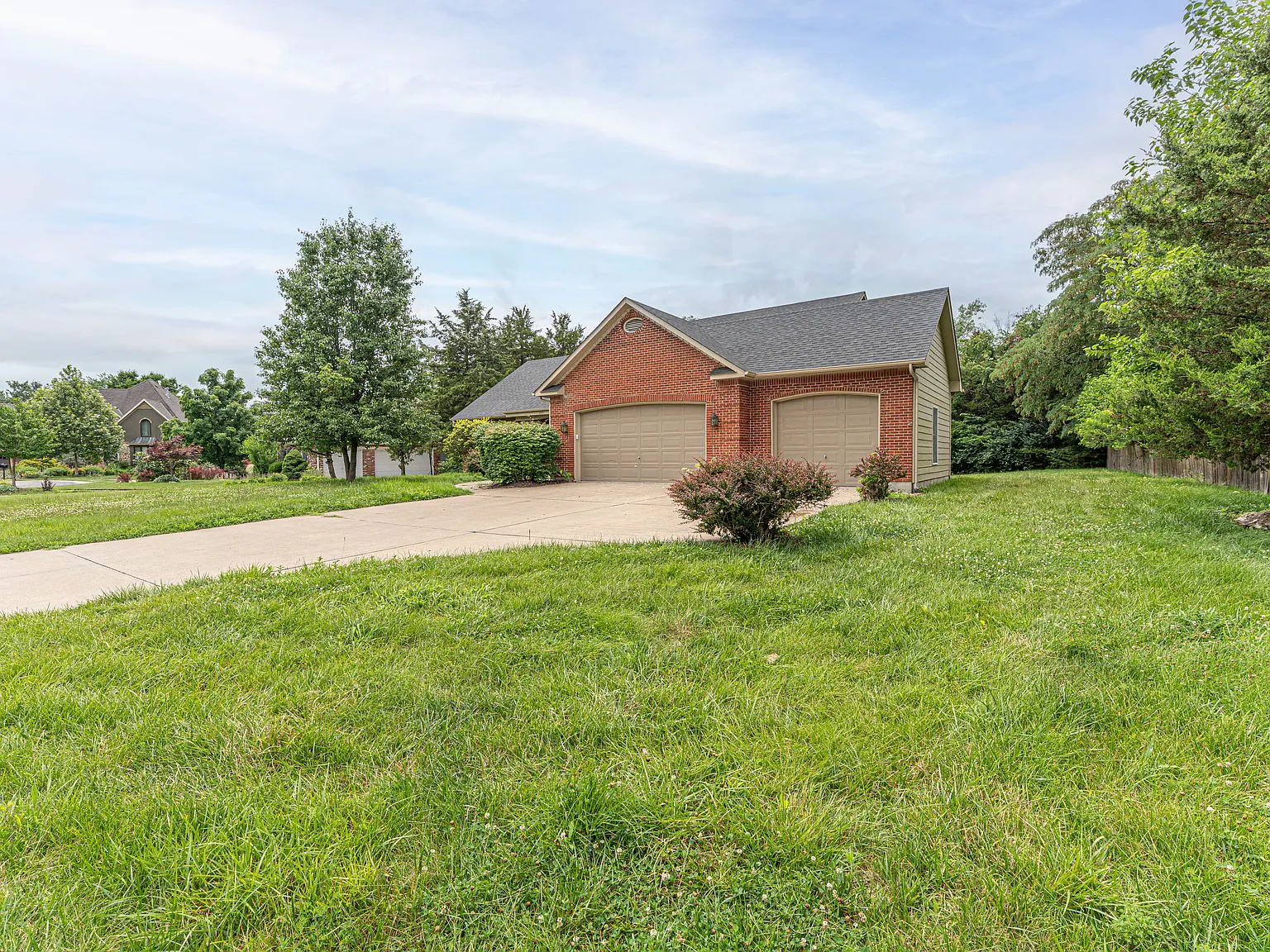 5 bed, 3.5 bath, 3216 sqft, $3,000 — Photo 4