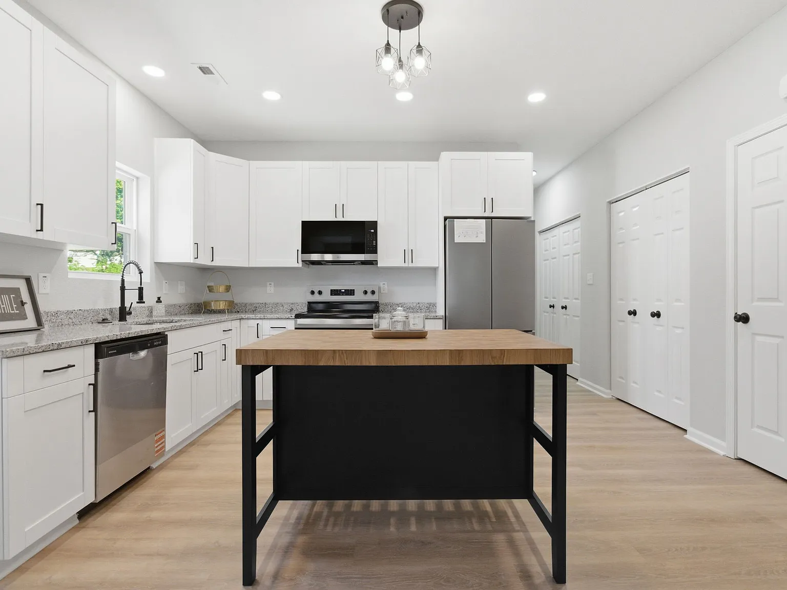 4 bed, 2000 sqft, $2,800 — Photo 4