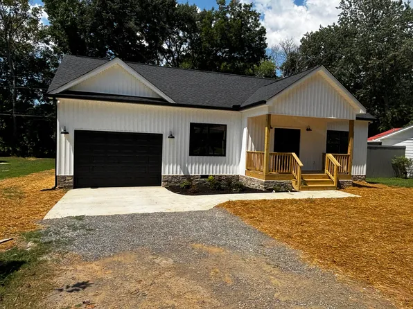 190 Woodmont Dr, Powells Crossroads, TN 37397