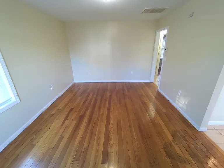 748 Russell St — Photo 11