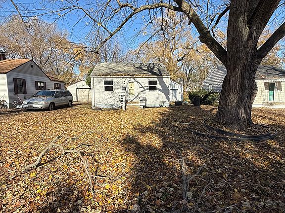 2nd image of 1624 E Division St