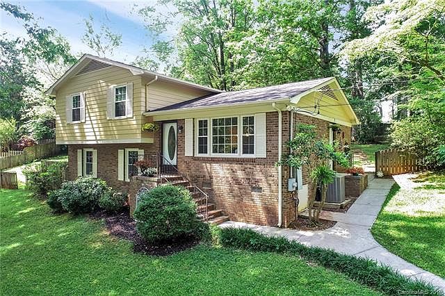 1st image of 105 Holly Dr