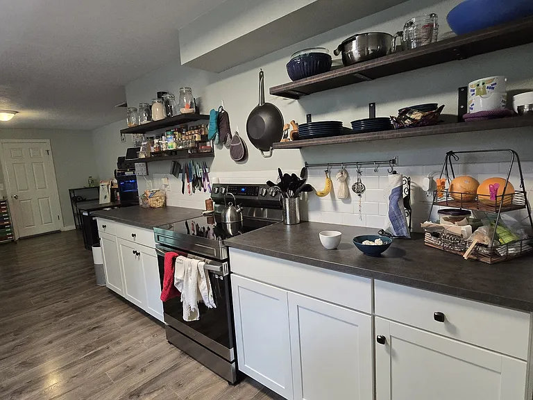 3629 Surrey Dr NE — Photo 8