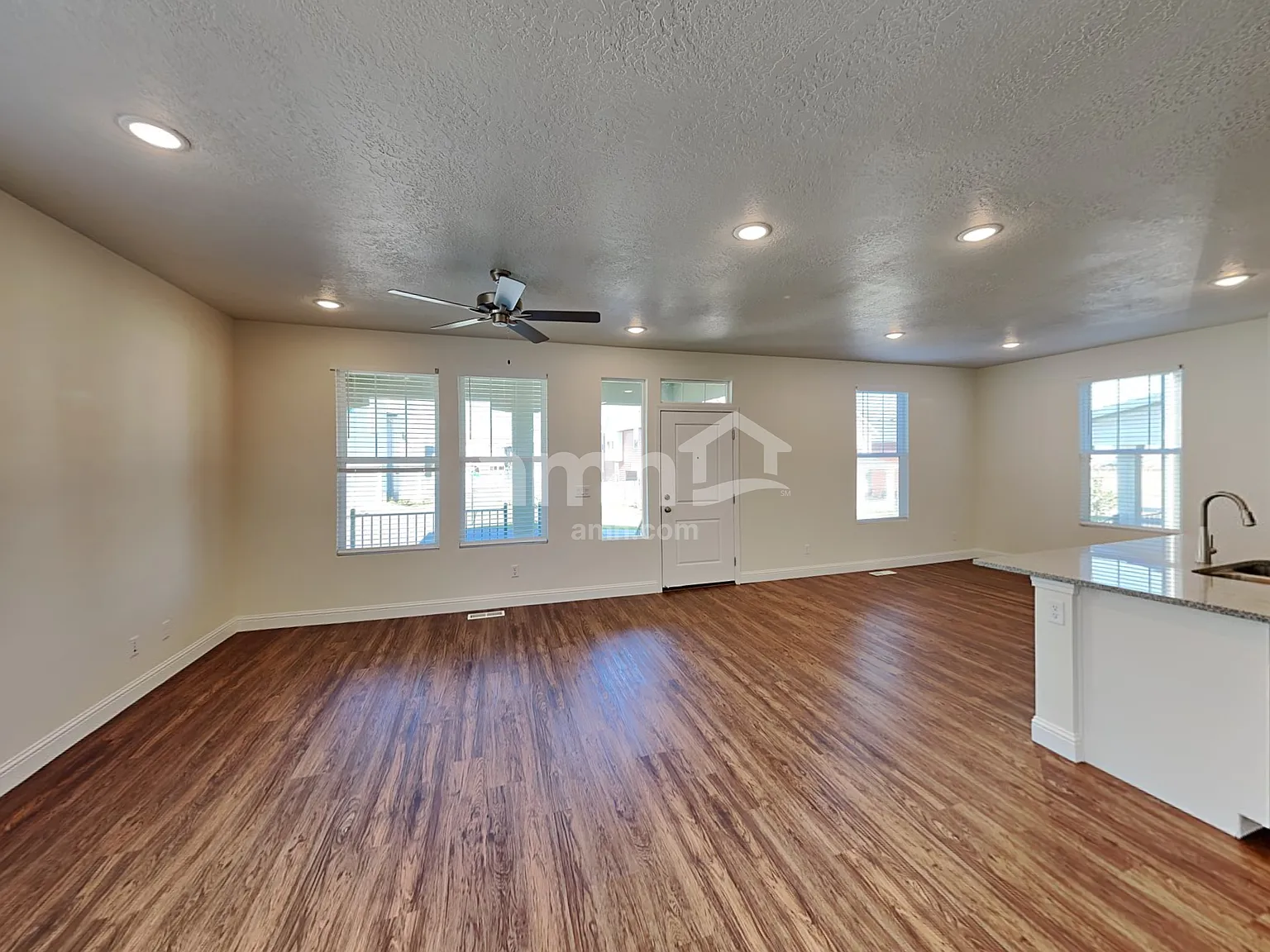 5 bed, 3.5 bath, 2749 sqft, $2,930 — Photo 4