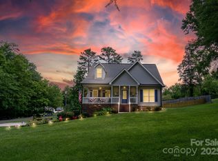 240 Hillcrest Dr, Harrisburg, NC 28075