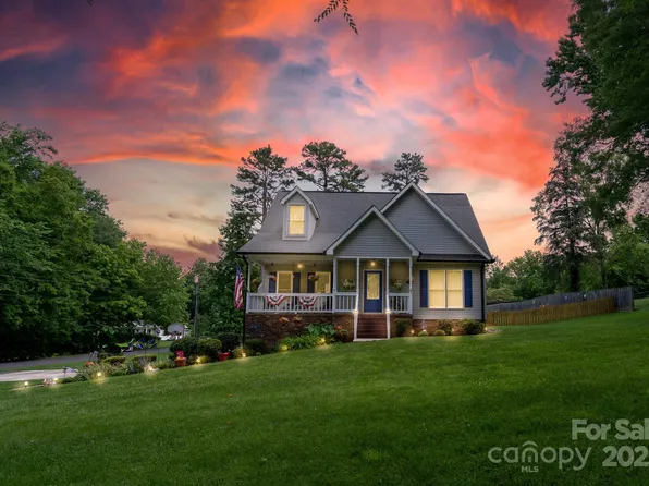 240 Hillcrest Dr, Harrisburg, NC 28075