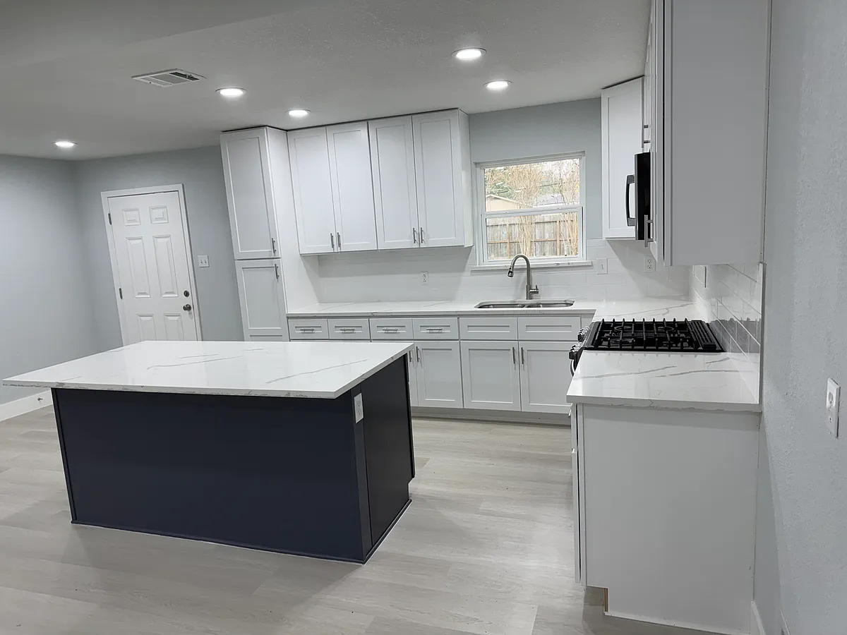 Building Photo - 1407 Gardenia Cir