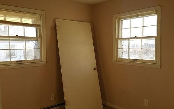 5th image of 111 Hager Dr