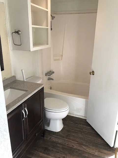1505 N Locust #7 — Photo 4