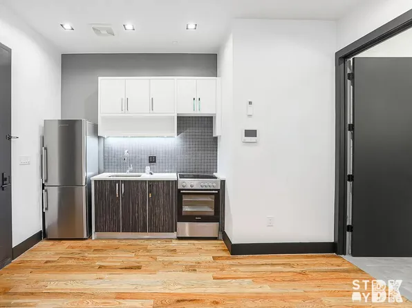 242 Parkside Avenue image 1 of 8