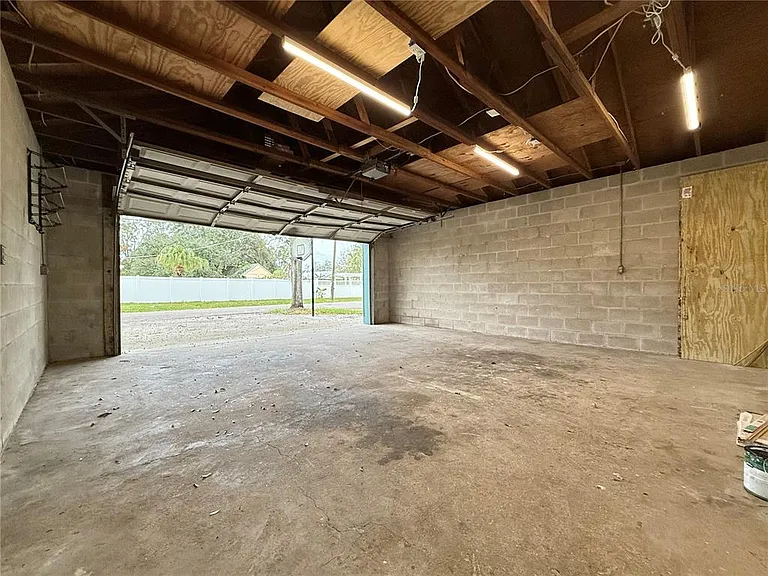 7002 S Shamrock Rd — Photo 32