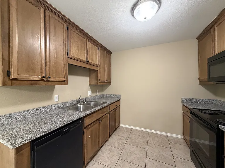 1221 Kirby St #6 — Photo 9
